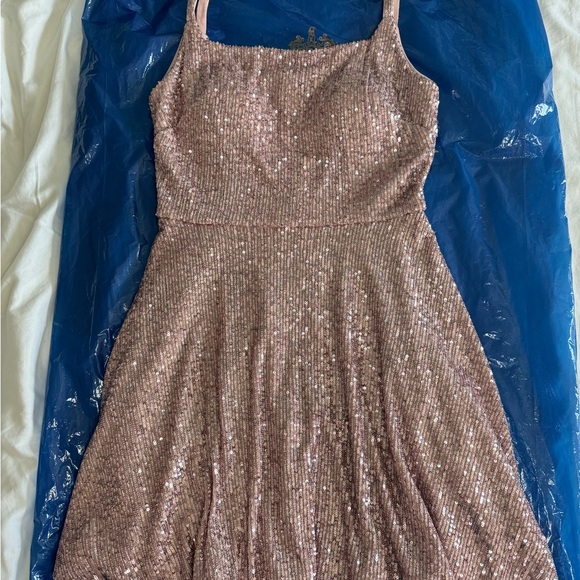 NWT Morgan & Co rose/gold sequin dress size 9 - Picture 5 of 5